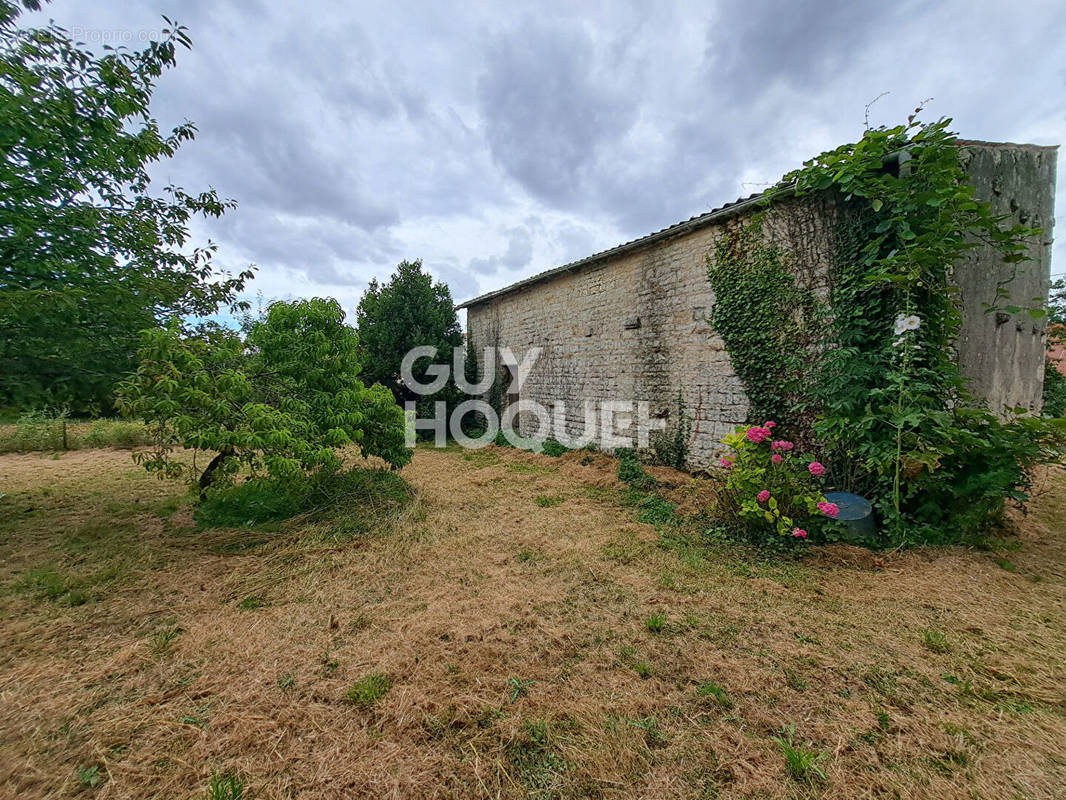 Maison à SAINT-SATURNIN-DU-BOIS