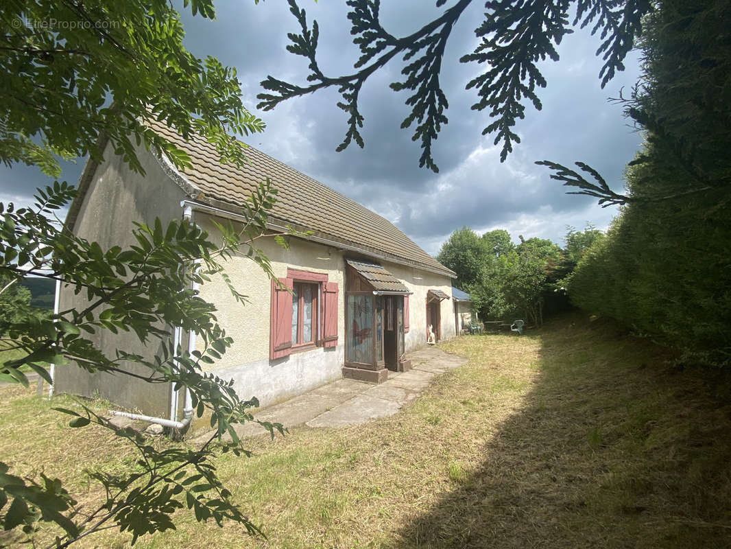 Maison à EGLISENEUVE-D&#039;ENTRAIGUES