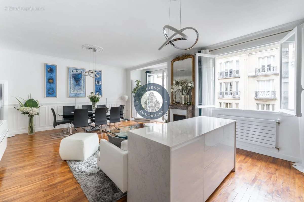 Appartement à PARIS-17E