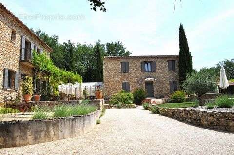 Maison à GORDES