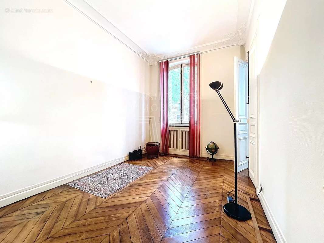 Appartement à PARIS-8E