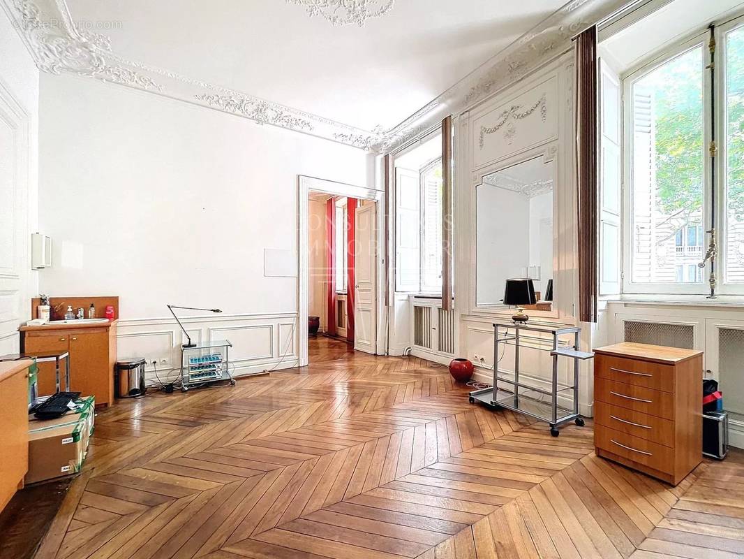 Appartement à PARIS-8E