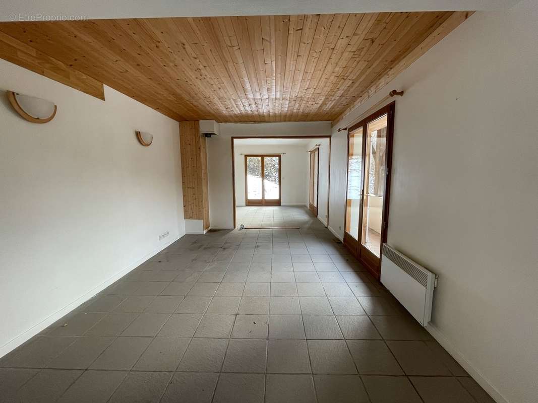 Appartement à SERRAVAL