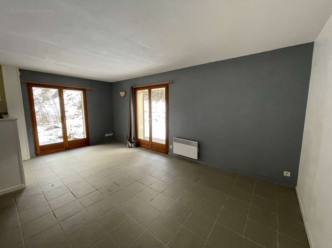 Appartement à SERRAVAL