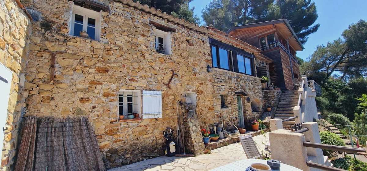 Maison à CASTELLAR