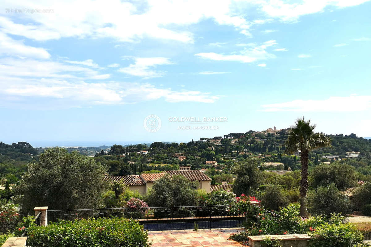 Terrain à MOUGINS