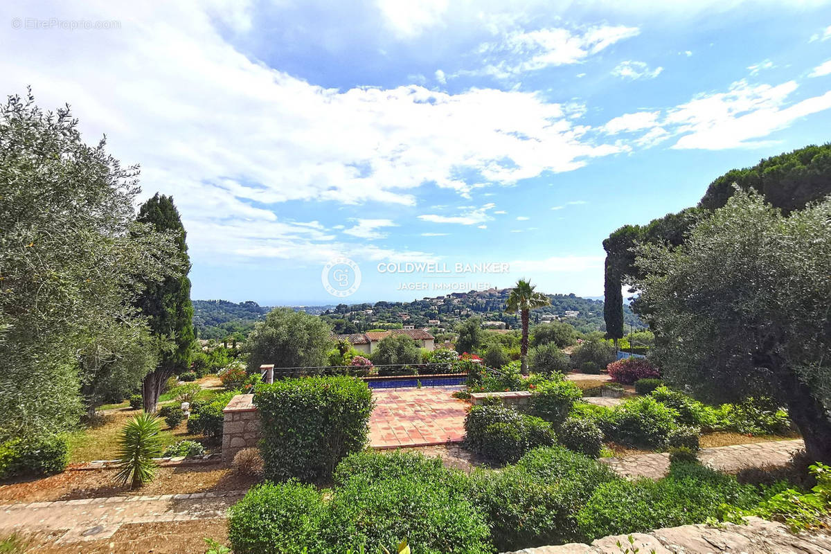 Terrain à MOUGINS