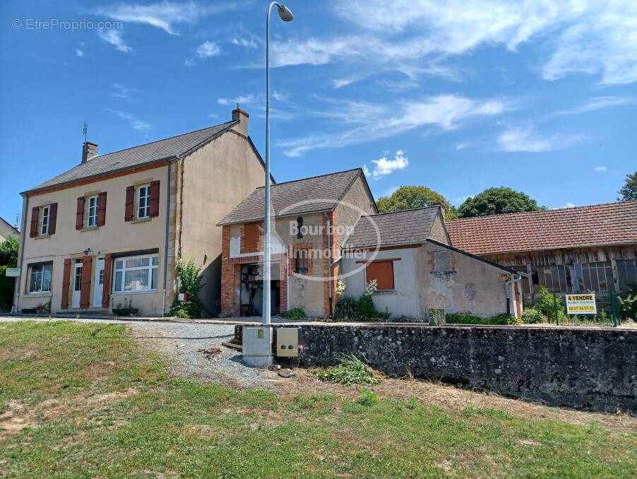 Maison à NEUVY-GRANDCHAMP