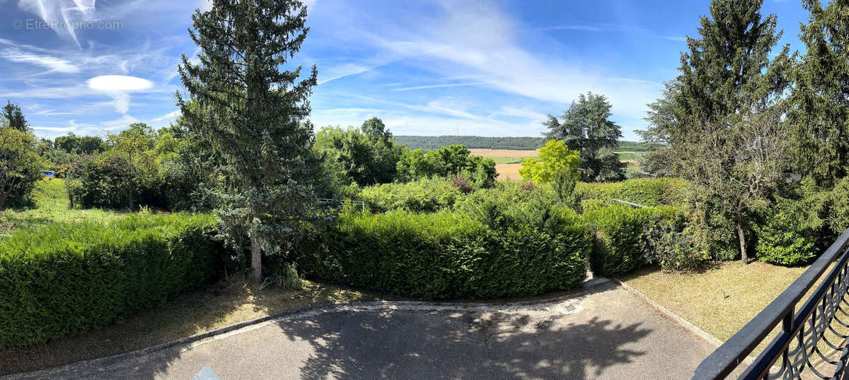 Maison à LAY-SAINT-CHRISTOPHE