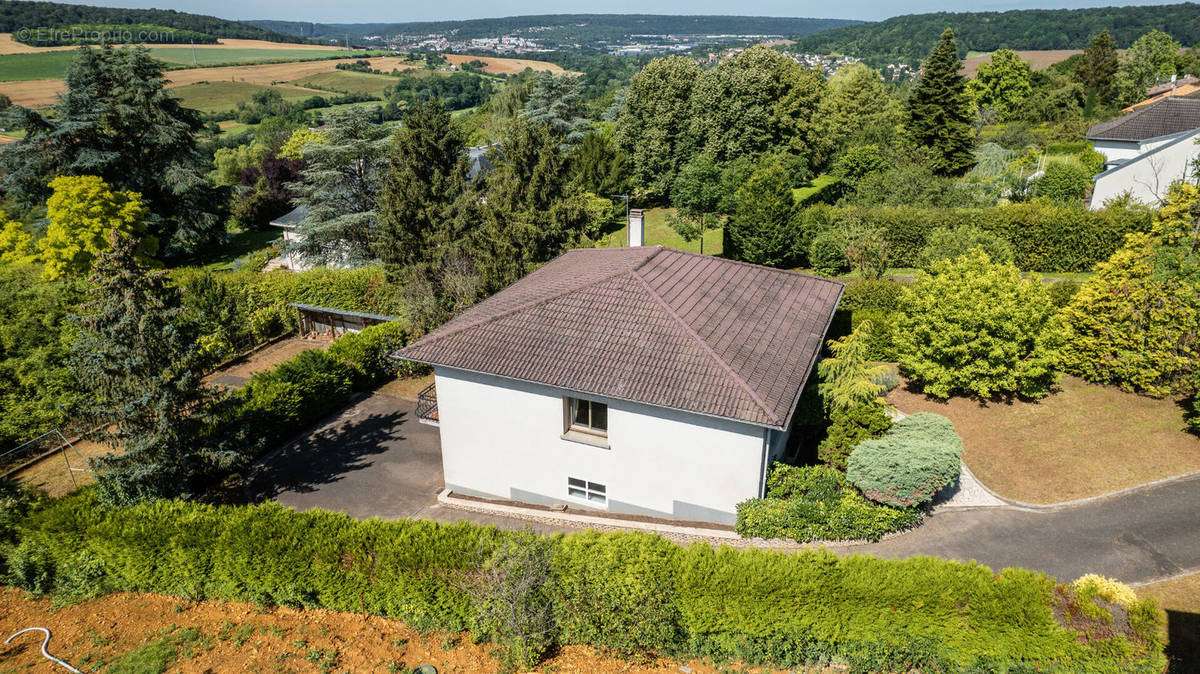 Maison à LAY-SAINT-CHRISTOPHE