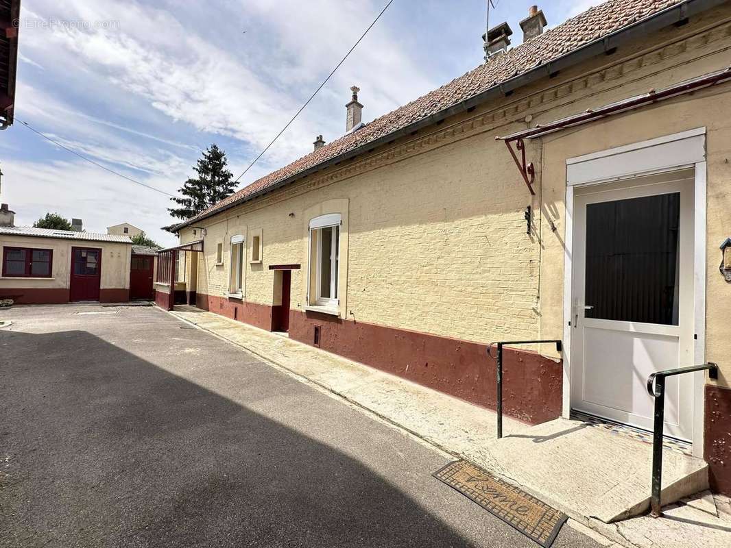 Découvrorns l&#039;intérieur - Maison à MONCEAU-LE-WAAST