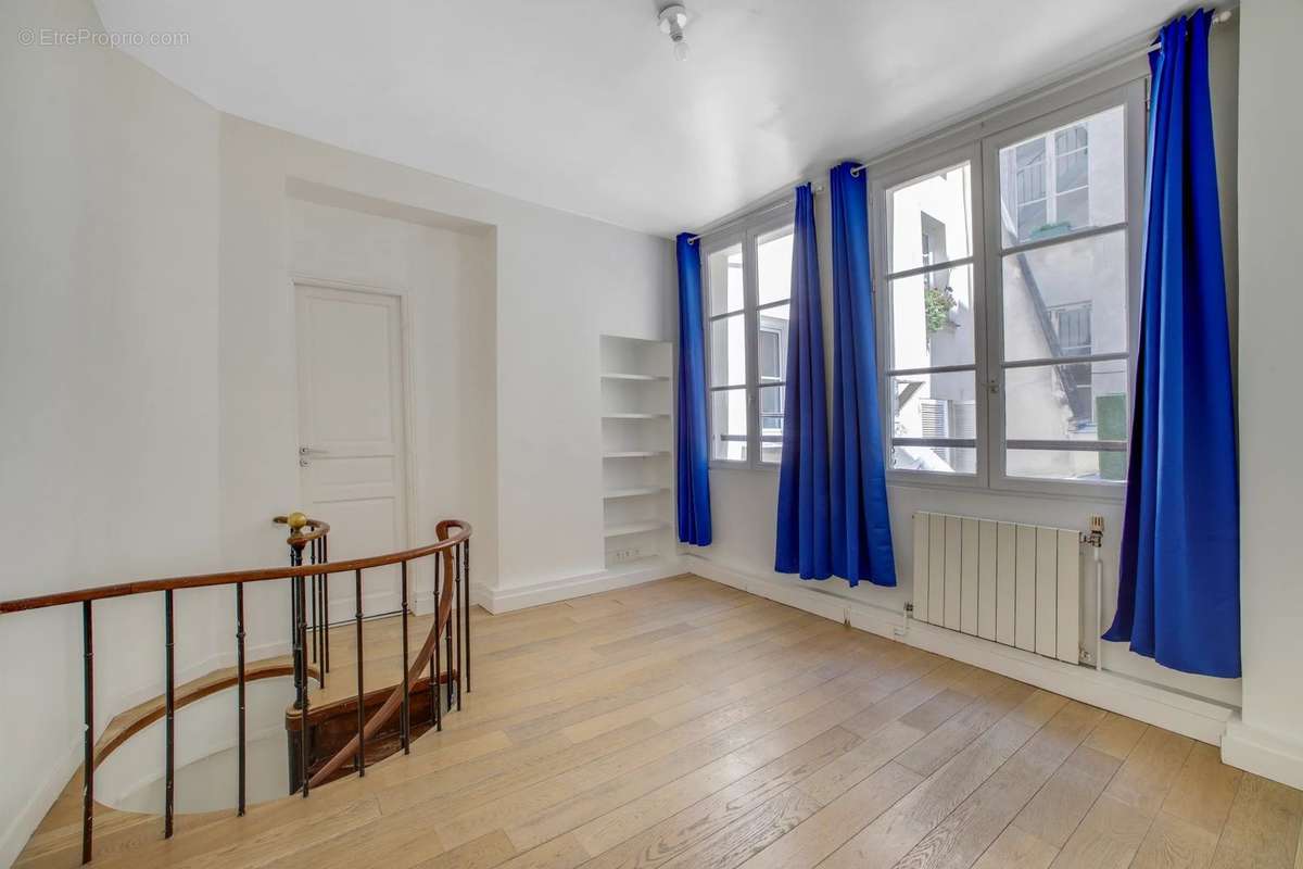 Appartement à PARIS-3E