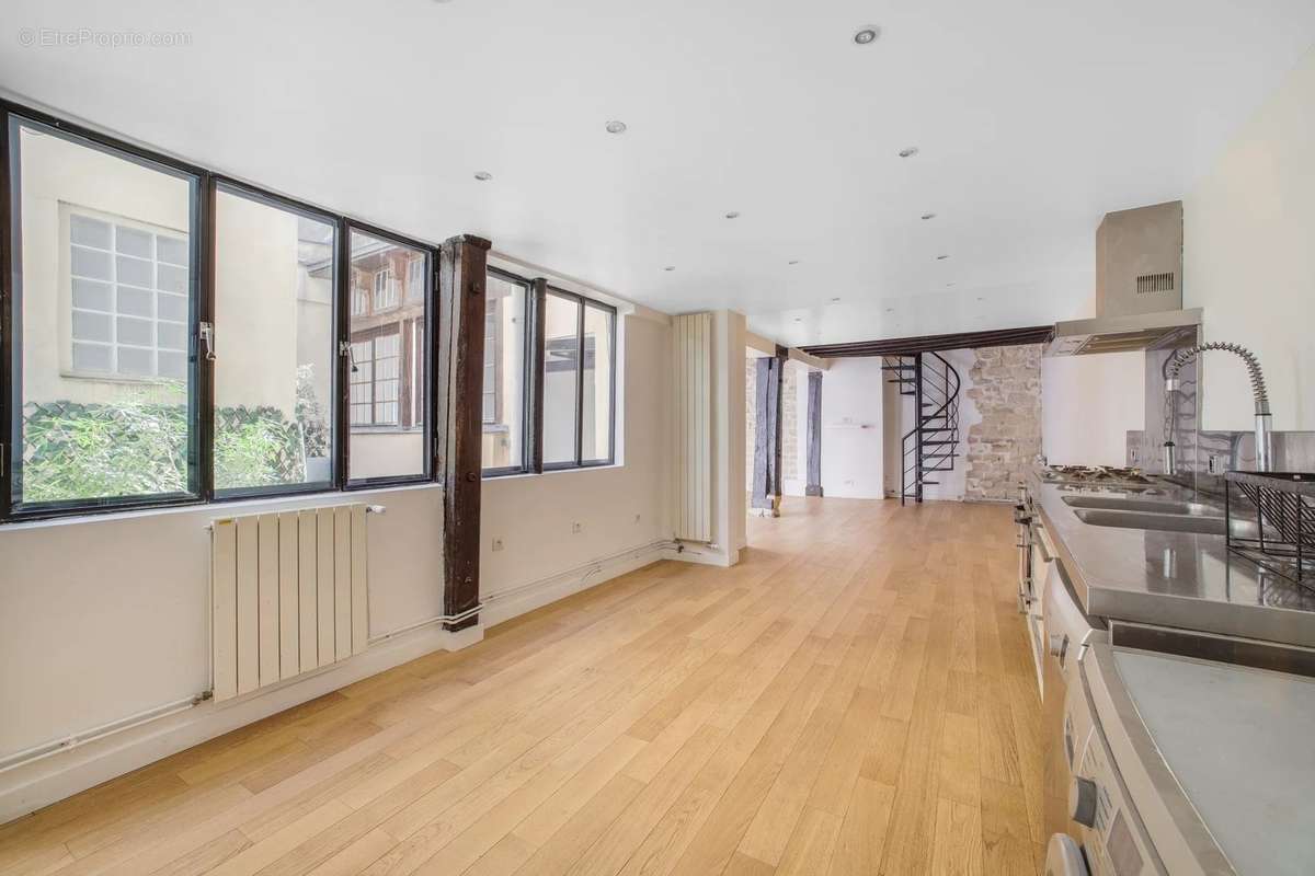 Appartement à PARIS-3E