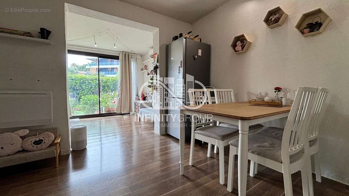 Appartement à VILLENEUVE-LOUBET