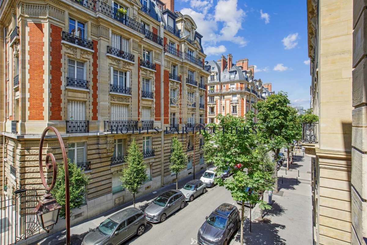 Appartement à NEUILLY-SUR-SEINE