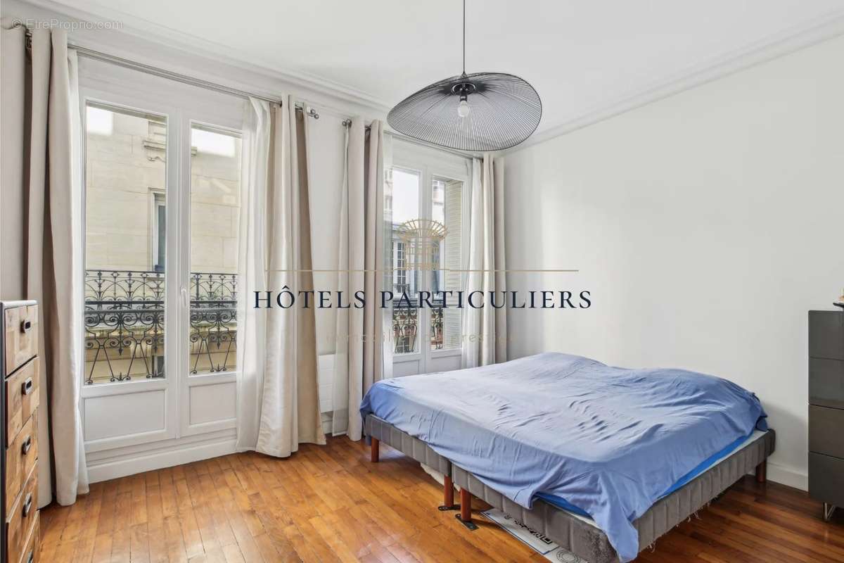 Appartement à NEUILLY-SUR-SEINE