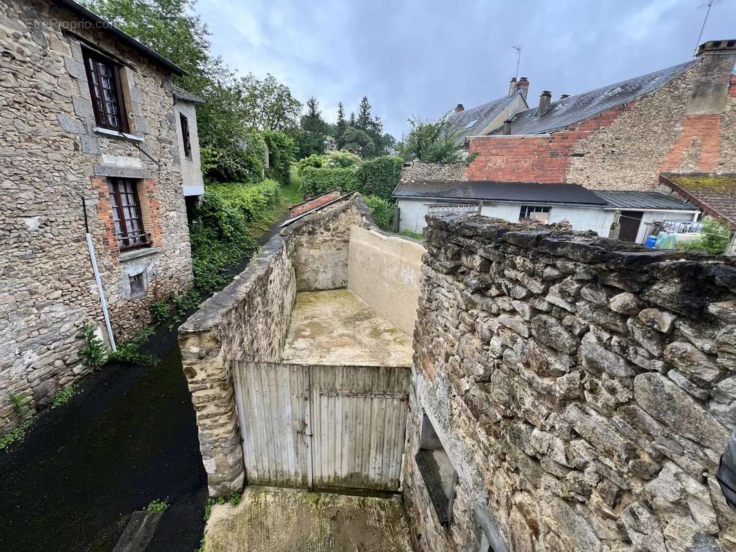 Maison à SAINT-ETIENNE-DE-FURSAC