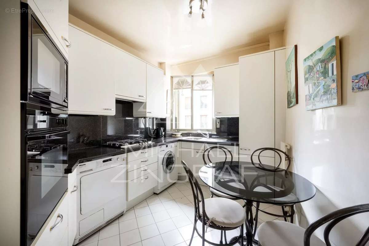 Appartement à PARIS-7E