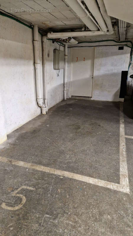 Parking à PARIS-16E