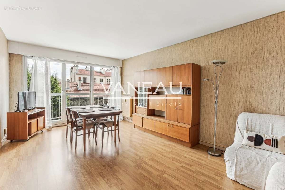 Appartement à PARIS-18E