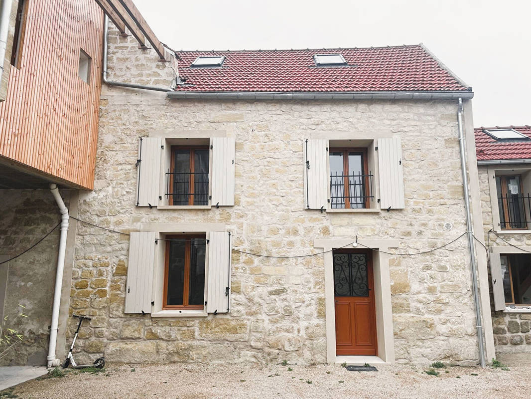 Maison à NEUVILLE-SUR-OISE