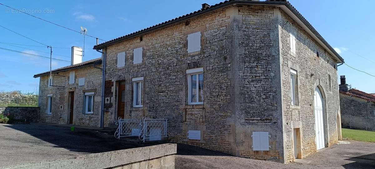 Maison à VERTEUIL-SUR-CHARENTE