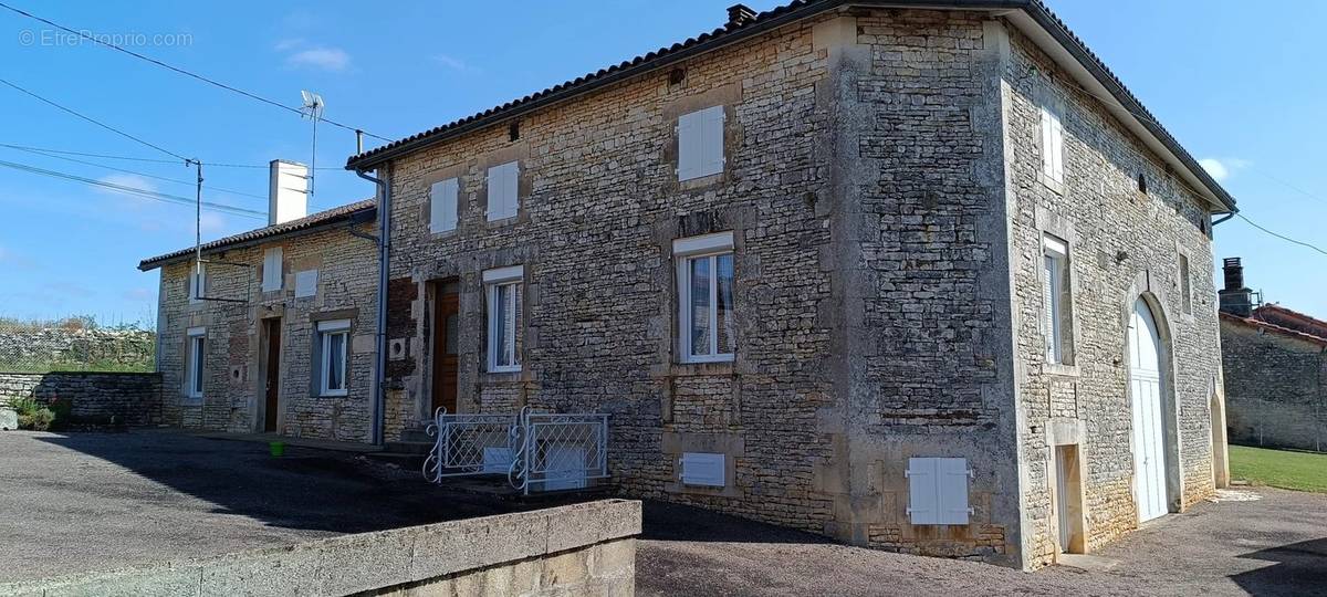 Maison à VERTEUIL-SUR-CHARENTE