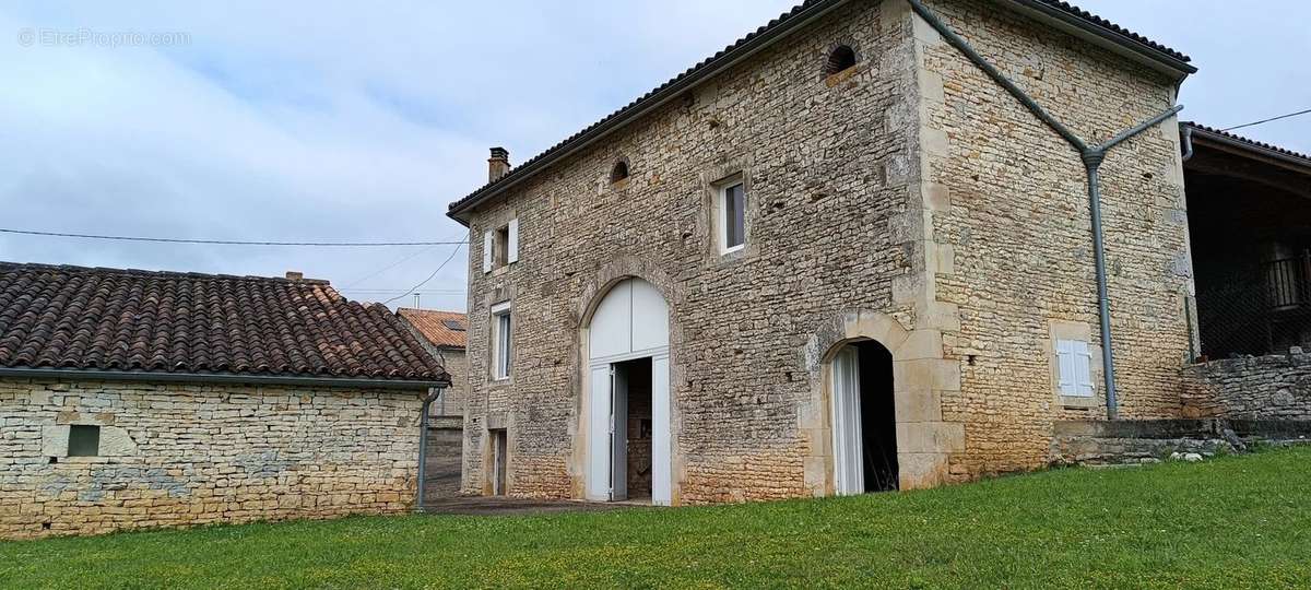 Maison à VERTEUIL-SUR-CHARENTE