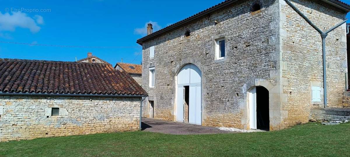 Maison à VERTEUIL-SUR-CHARENTE