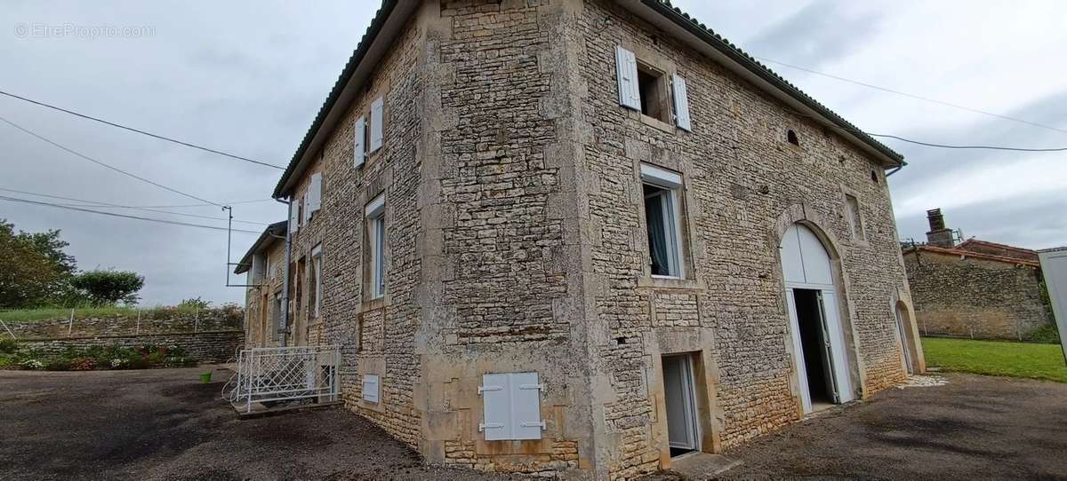 Maison à VERTEUIL-SUR-CHARENTE