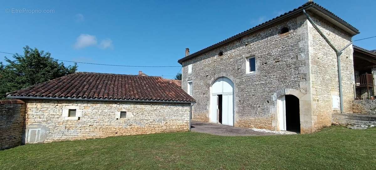 Maison à VERTEUIL-SUR-CHARENTE