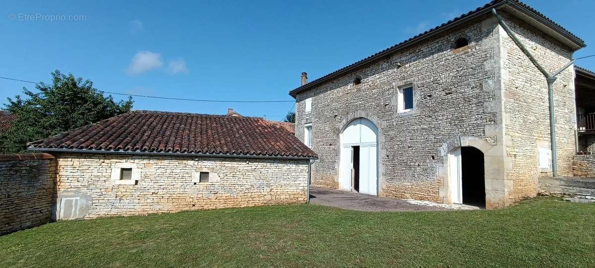 Maison à VERTEUIL-SUR-CHARENTE