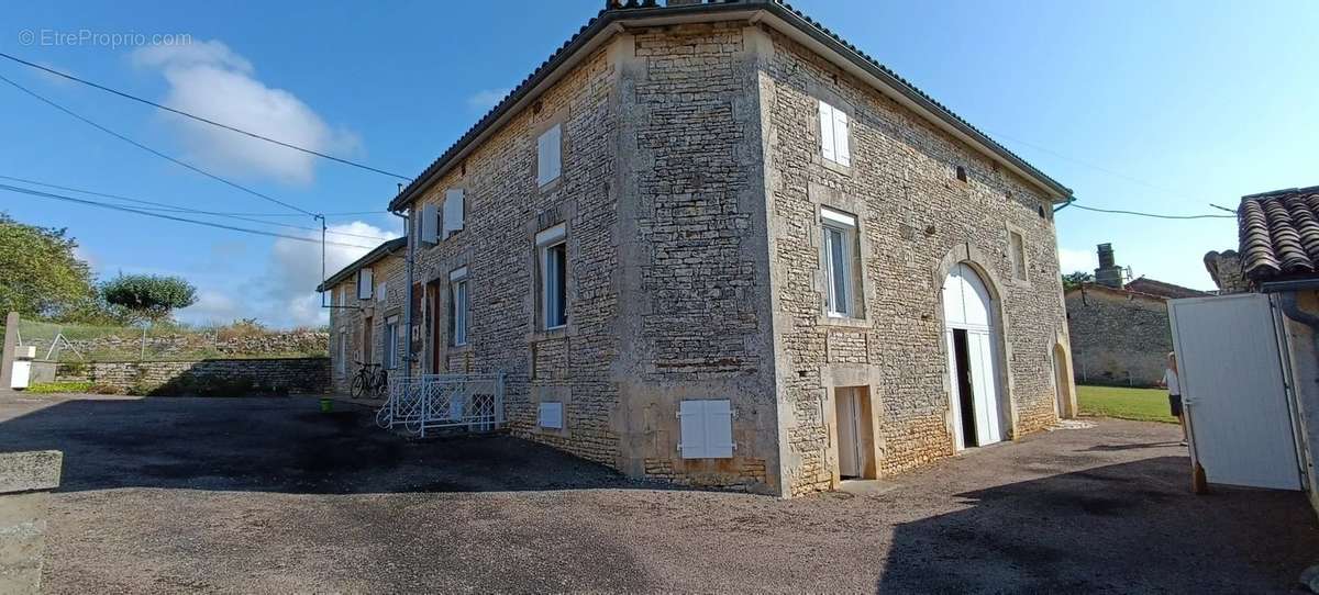 Maison à VERTEUIL-SUR-CHARENTE