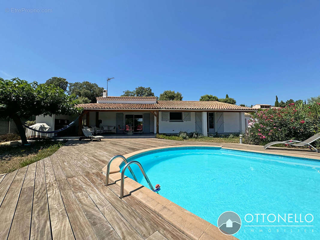 Maison à ROQUEBRUNE-SUR-ARGENS