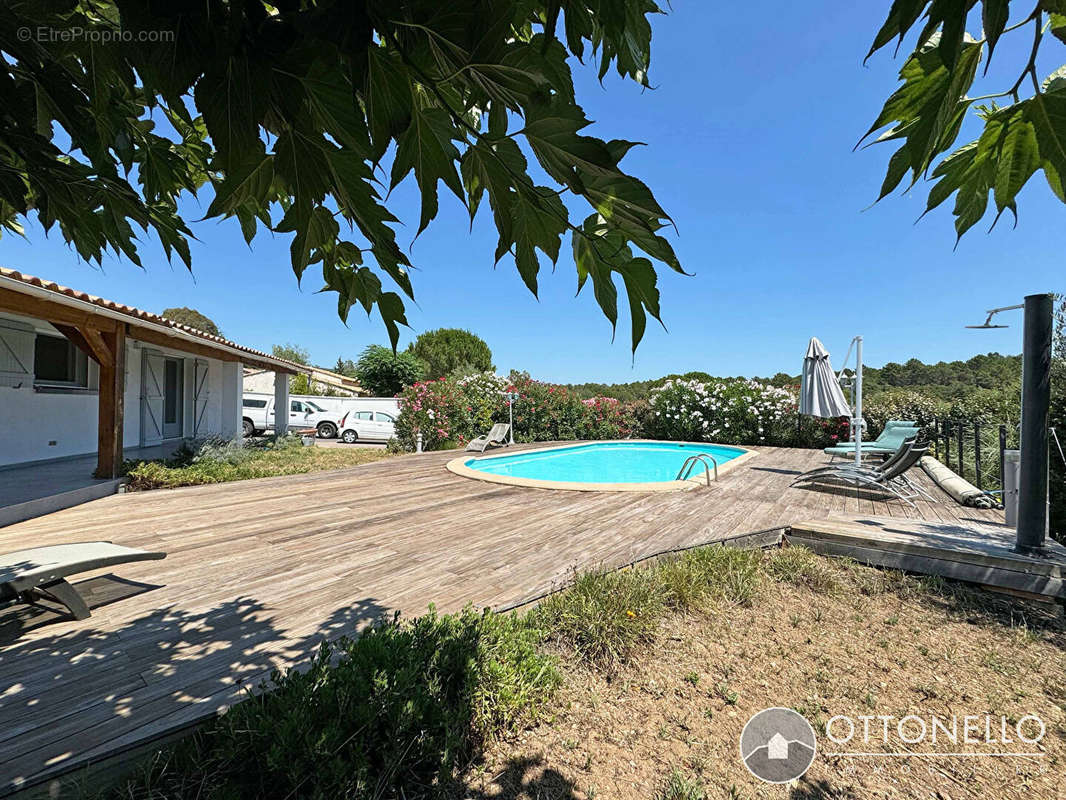 Maison à ROQUEBRUNE-SUR-ARGENS