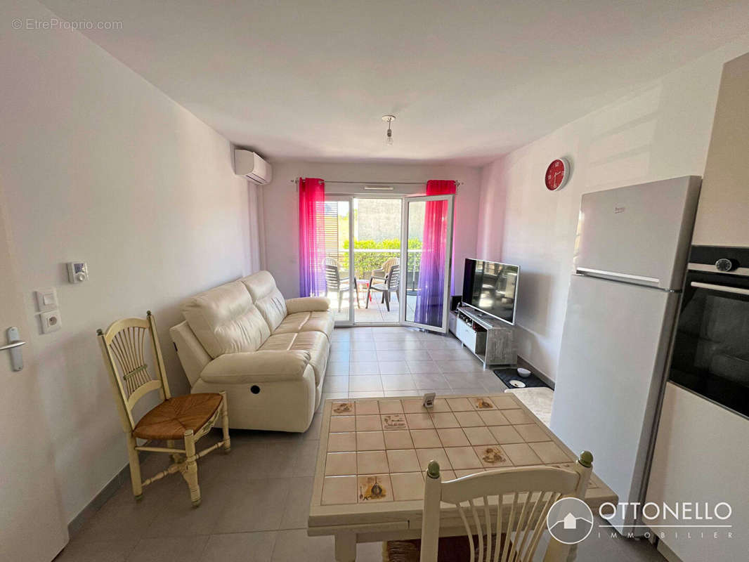 Appartement à ROQUEBRUNE-SUR-ARGENS