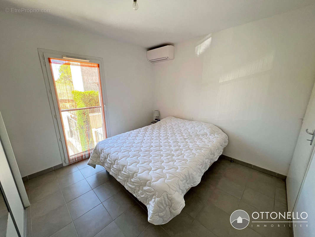 Appartement à ROQUEBRUNE-SUR-ARGENS