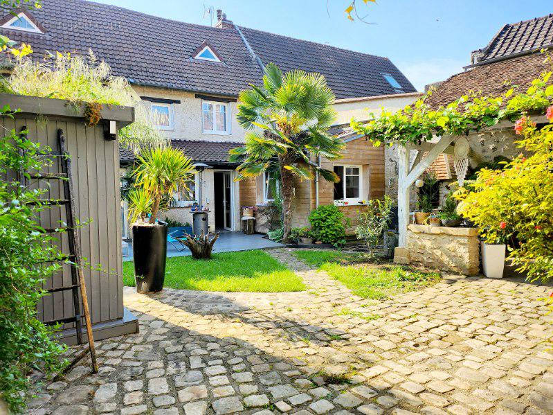 Maison à MEZY-SUR-SEINE