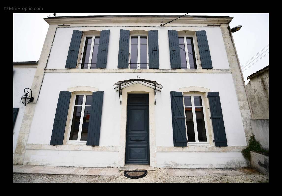 Maison à MARENNES