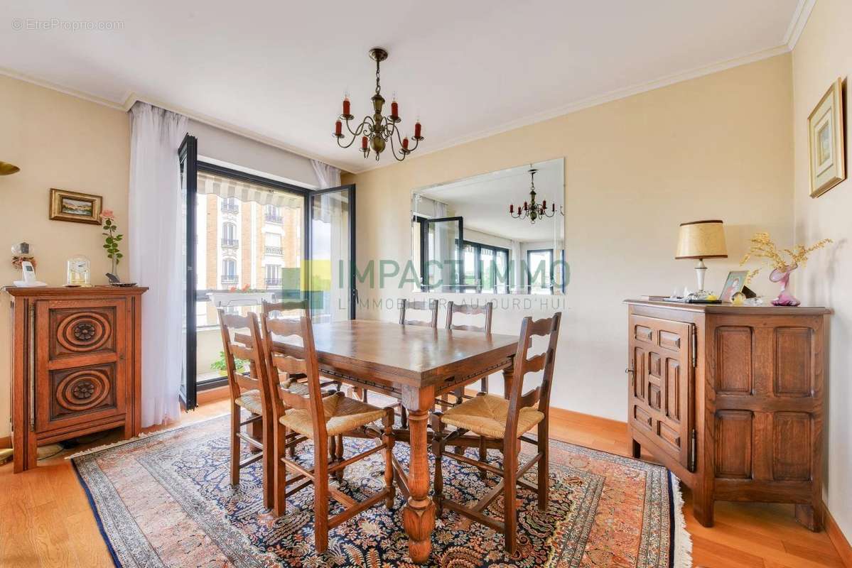 Appartement à COURBEVOIE