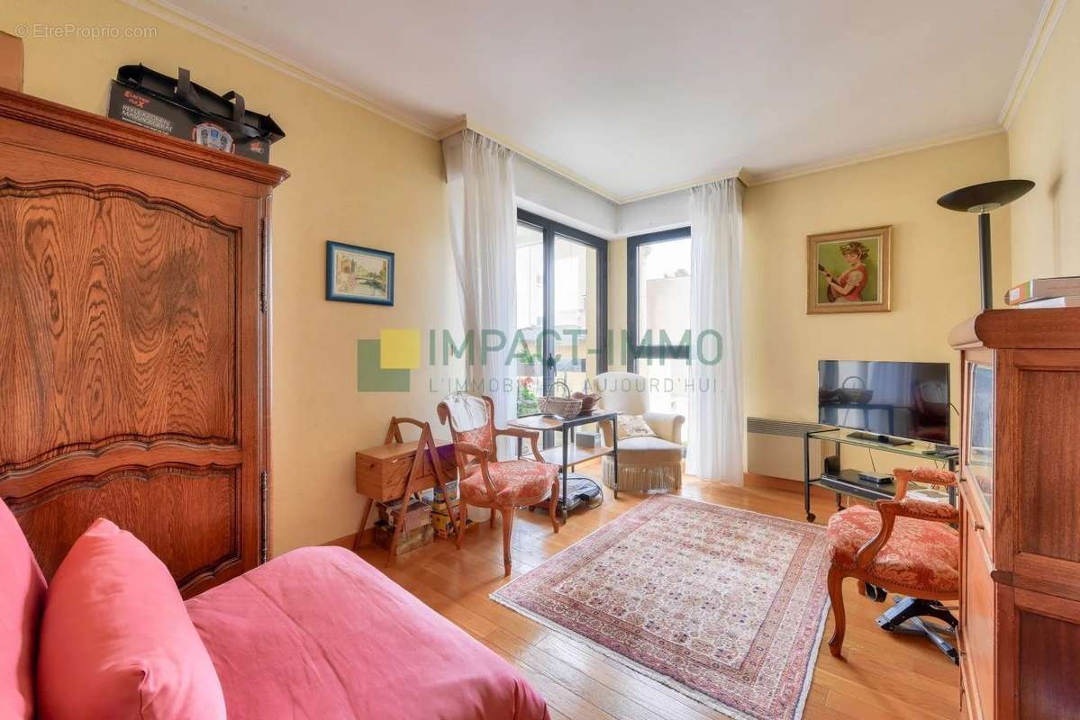 Appartement à COURBEVOIE