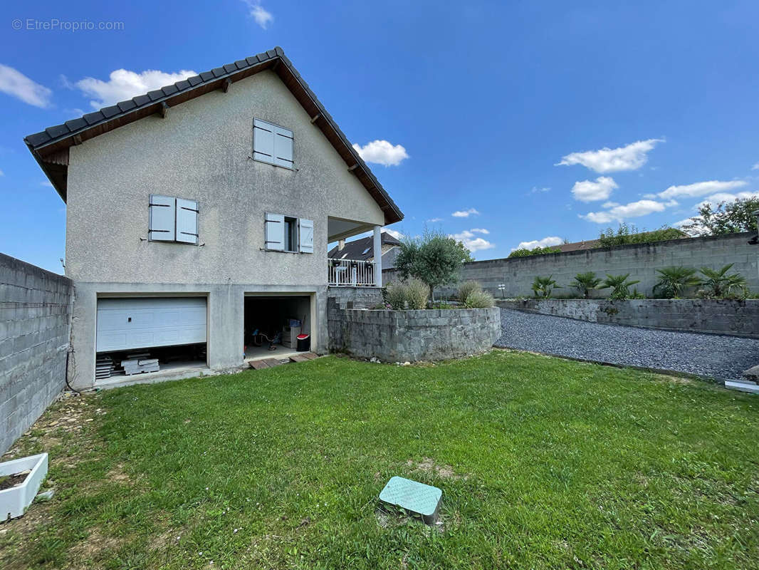 Maison à PONTACQ