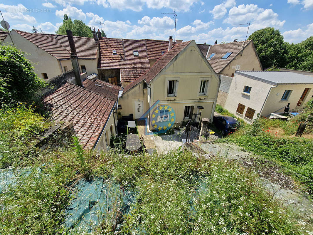 Maison à FOLLAINVILLE-DENNEMONT