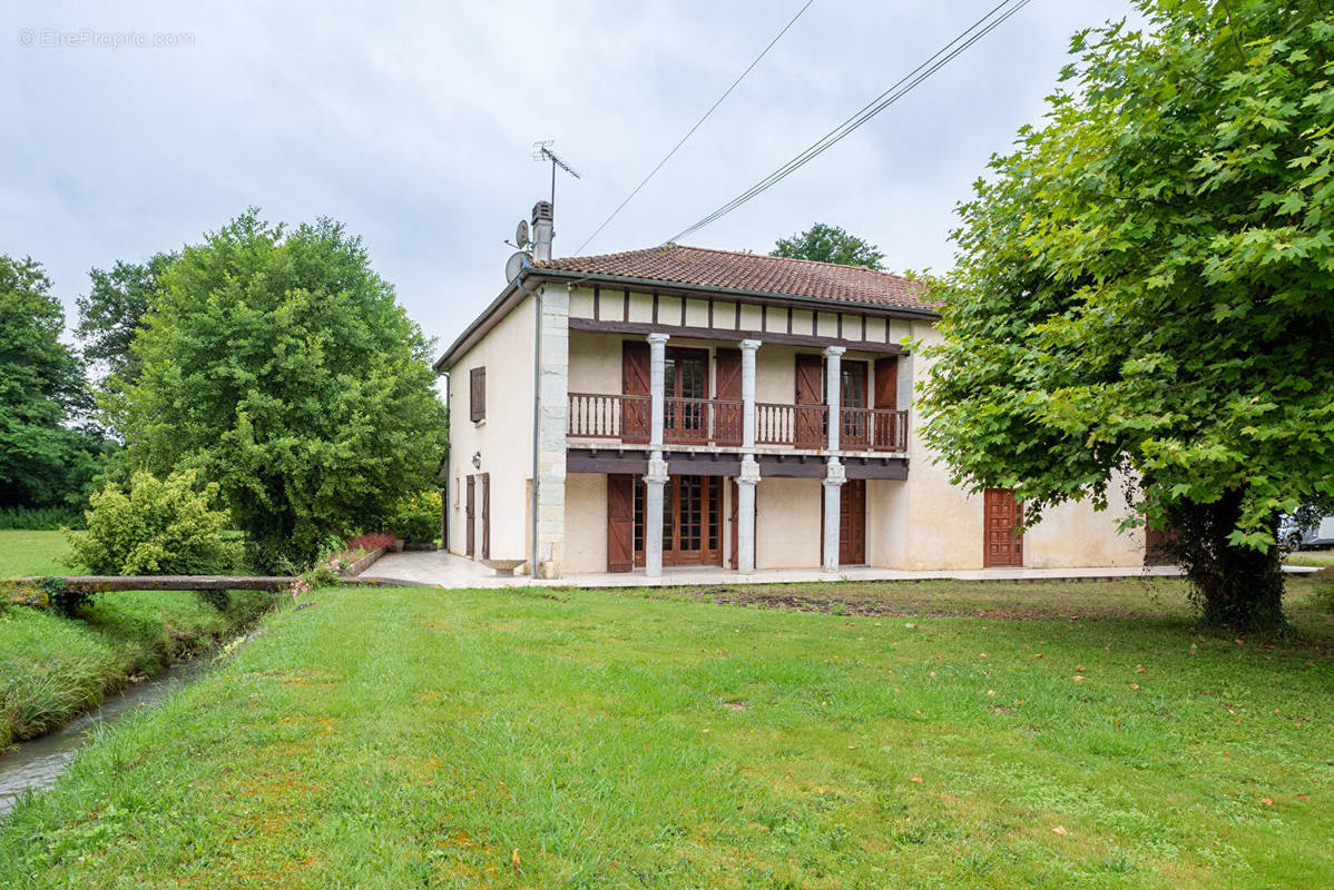 Maison à POMAREZ