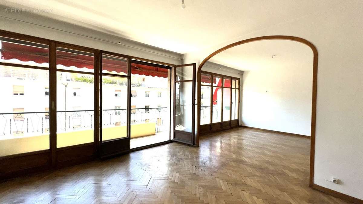 Appartement à MARSEILLE-4E