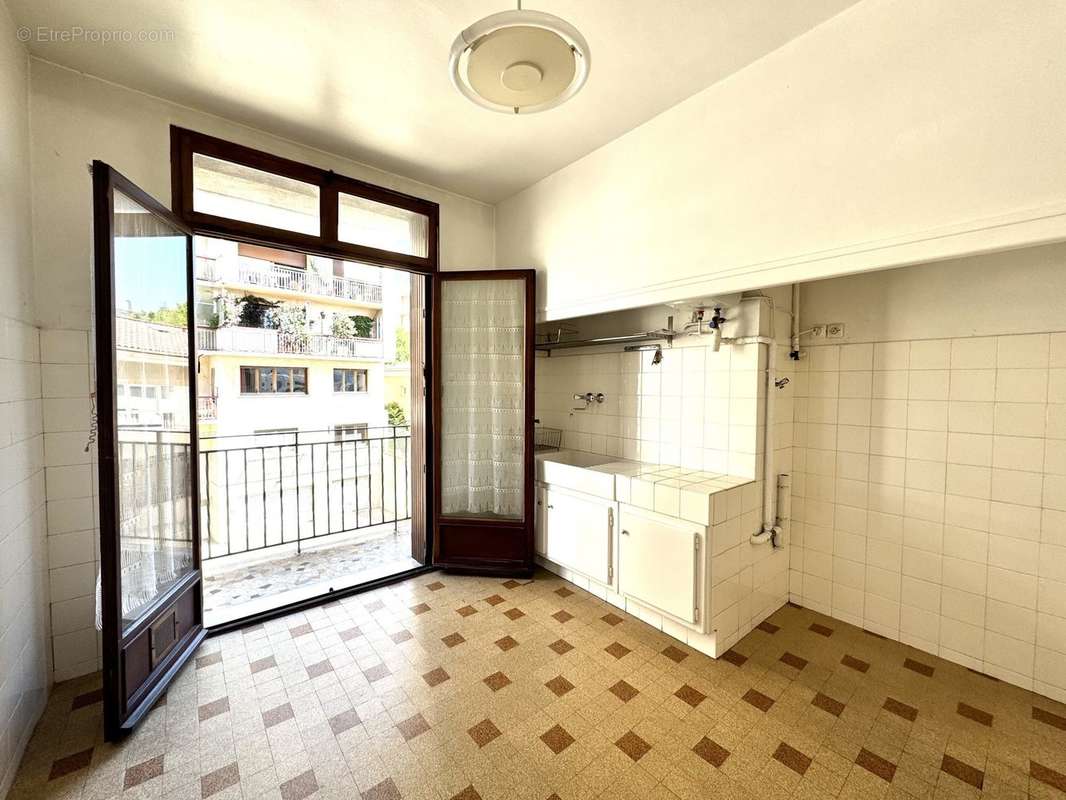 Appartement à MARSEILLE-4E