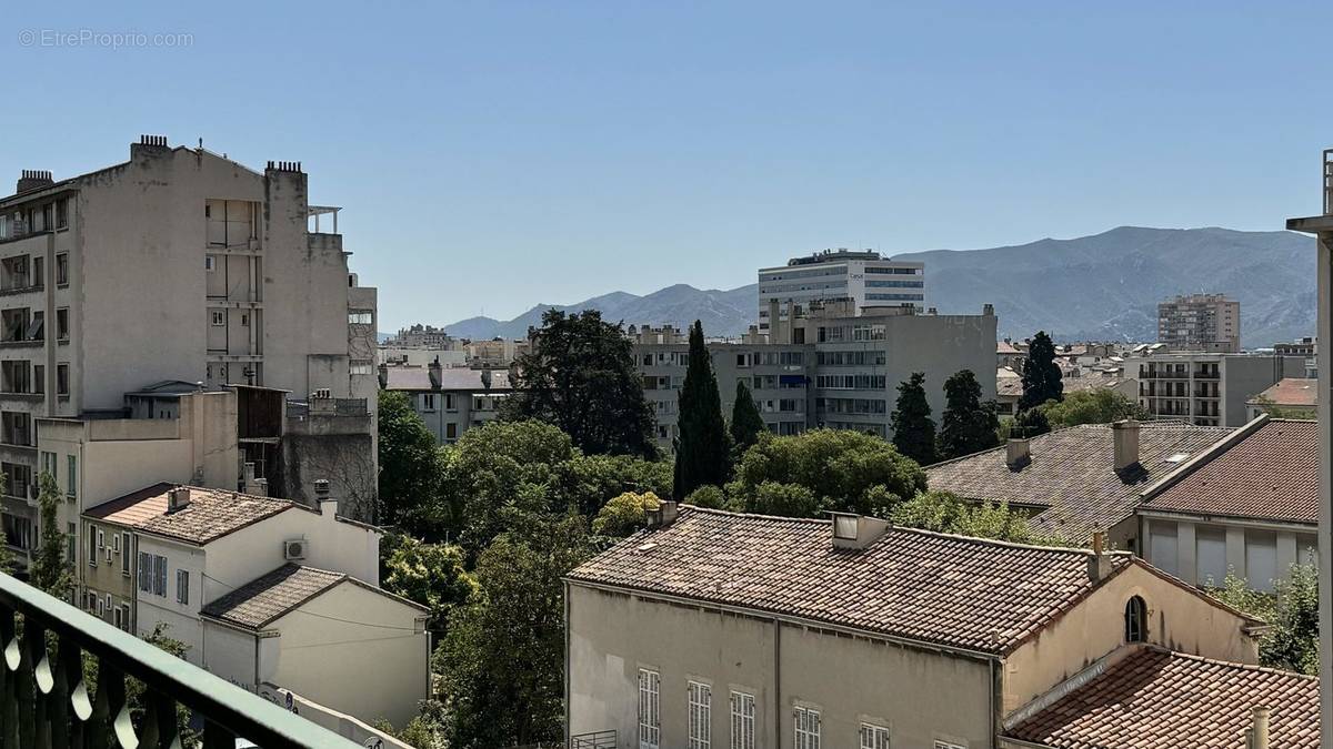 Appartement à MARSEILLE-4E