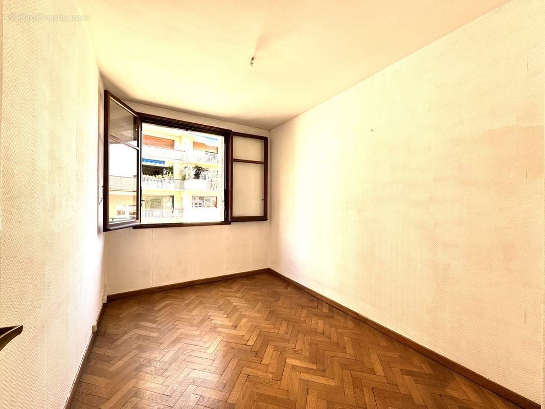 Appartement à MARSEILLE-4E