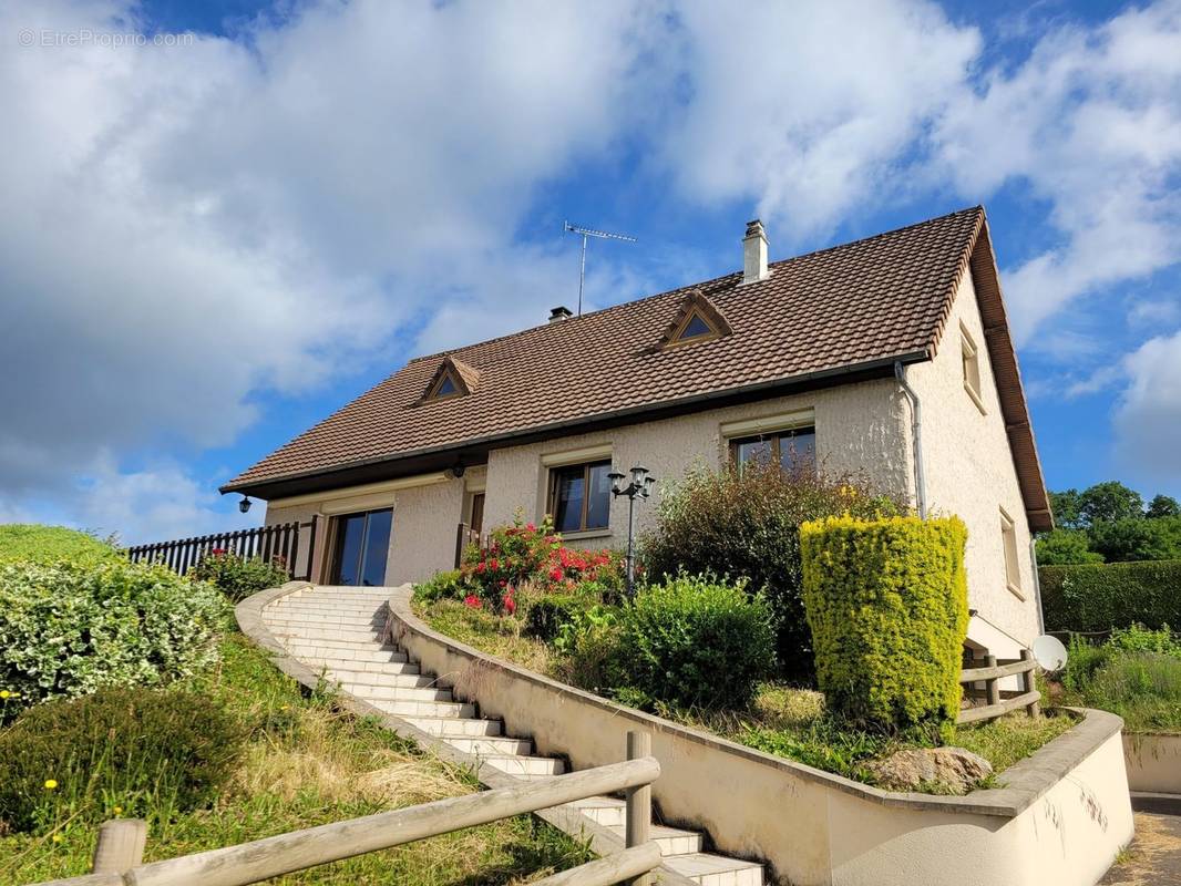 Maison à TRIZAY-COUTRETOT-SAINT-SERGE