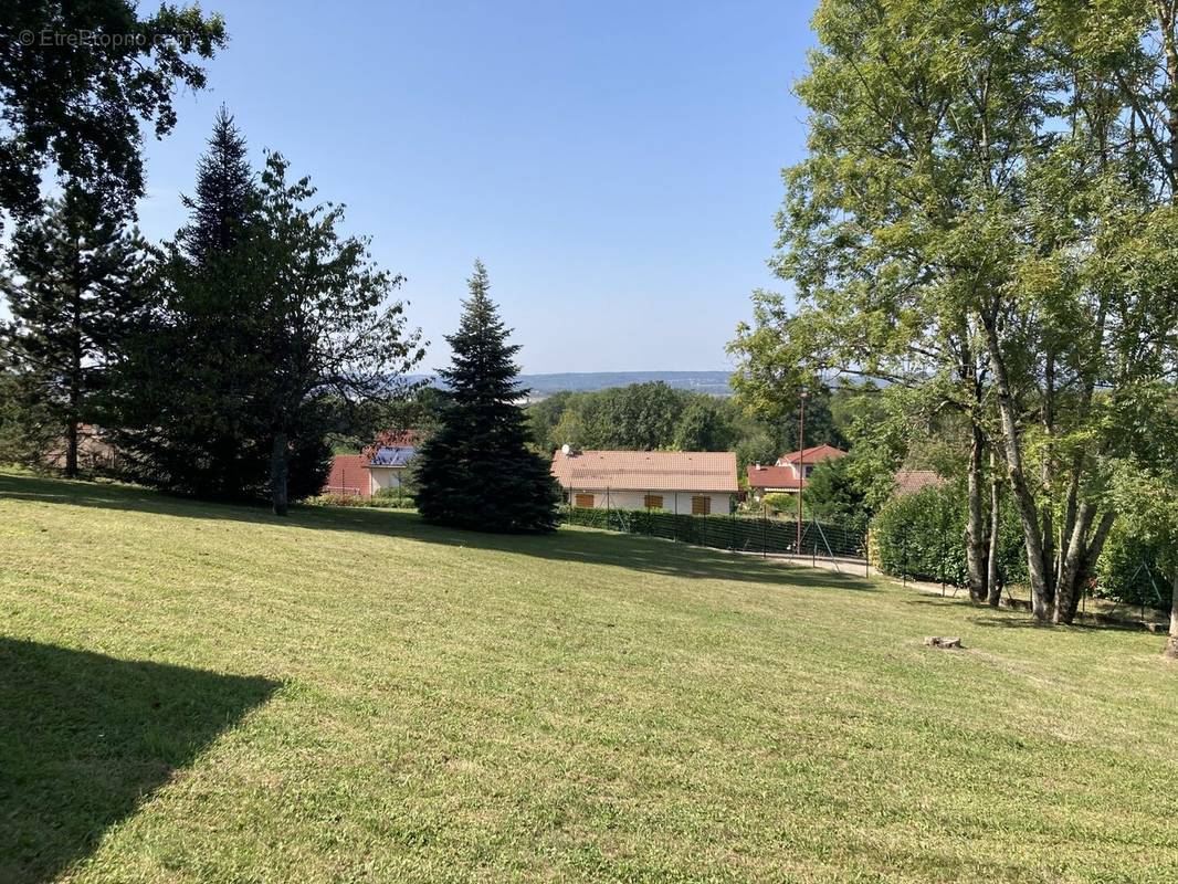 Terrain à AMBERIEU-EN-BUGEY